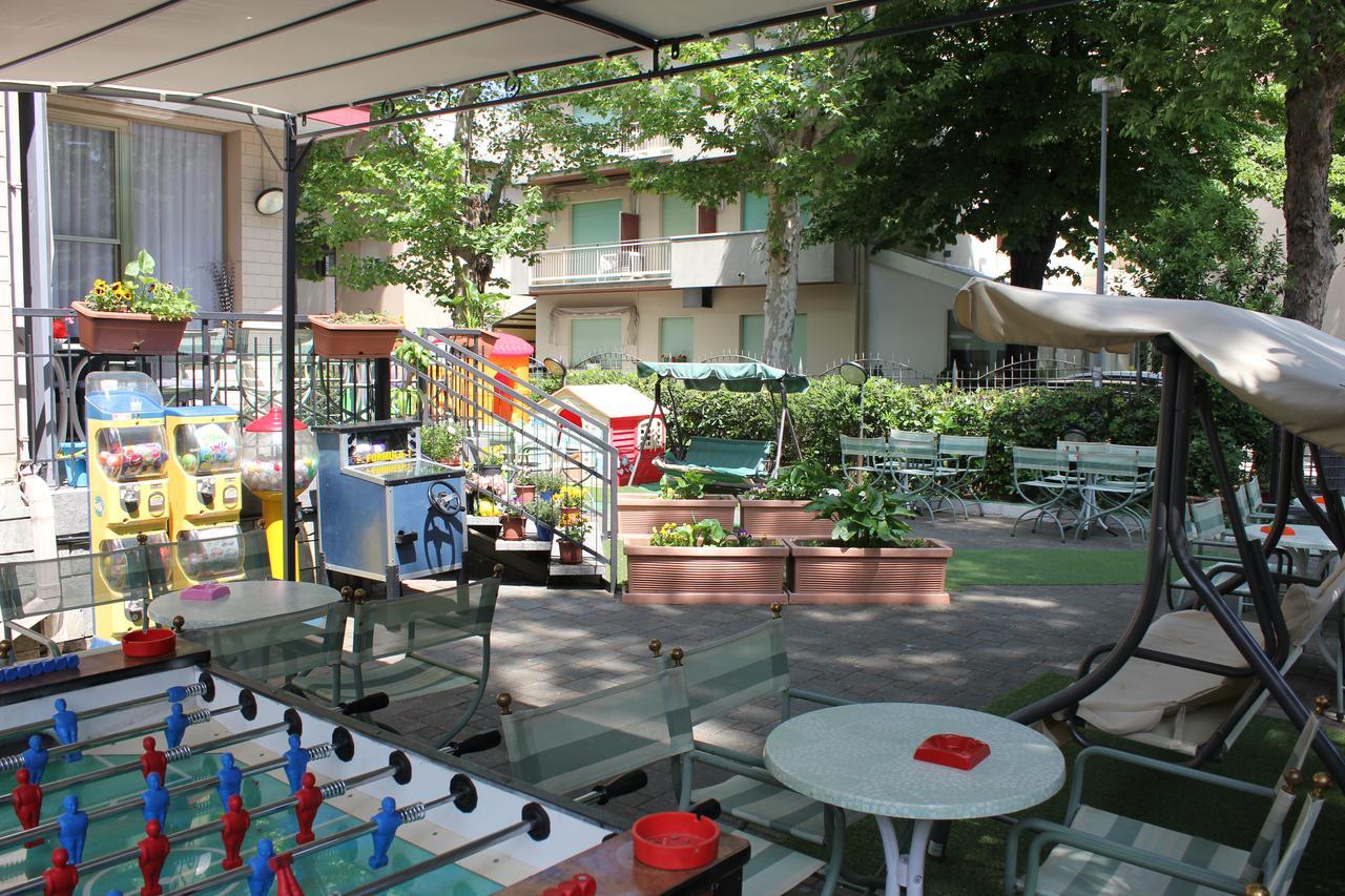 Hotel Montebello Riccione Exterior foto